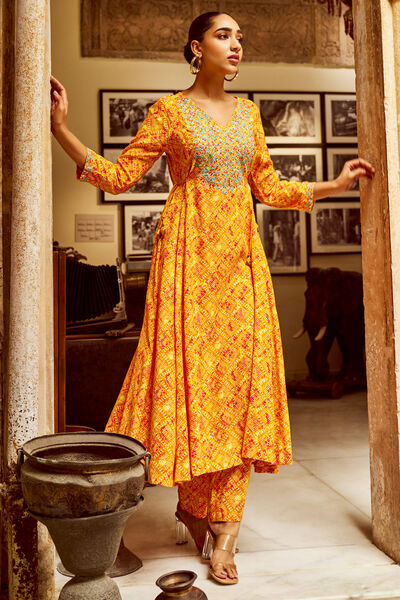 Women Ethnic Wear- Explore Stylish Festive Tops and Printed Kurtas | Global  Desi